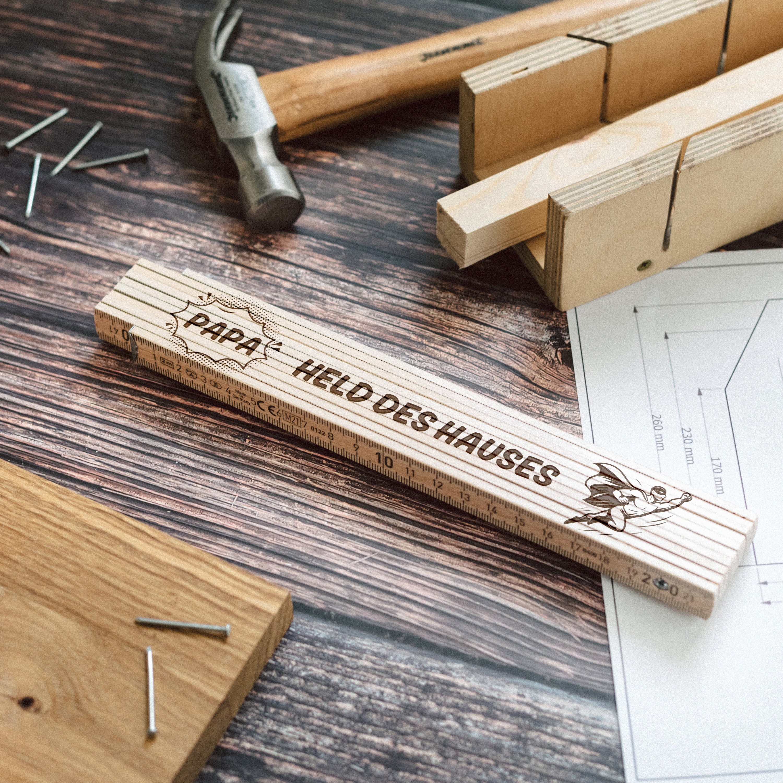 Zollstock - "Papa Held des Hauses"