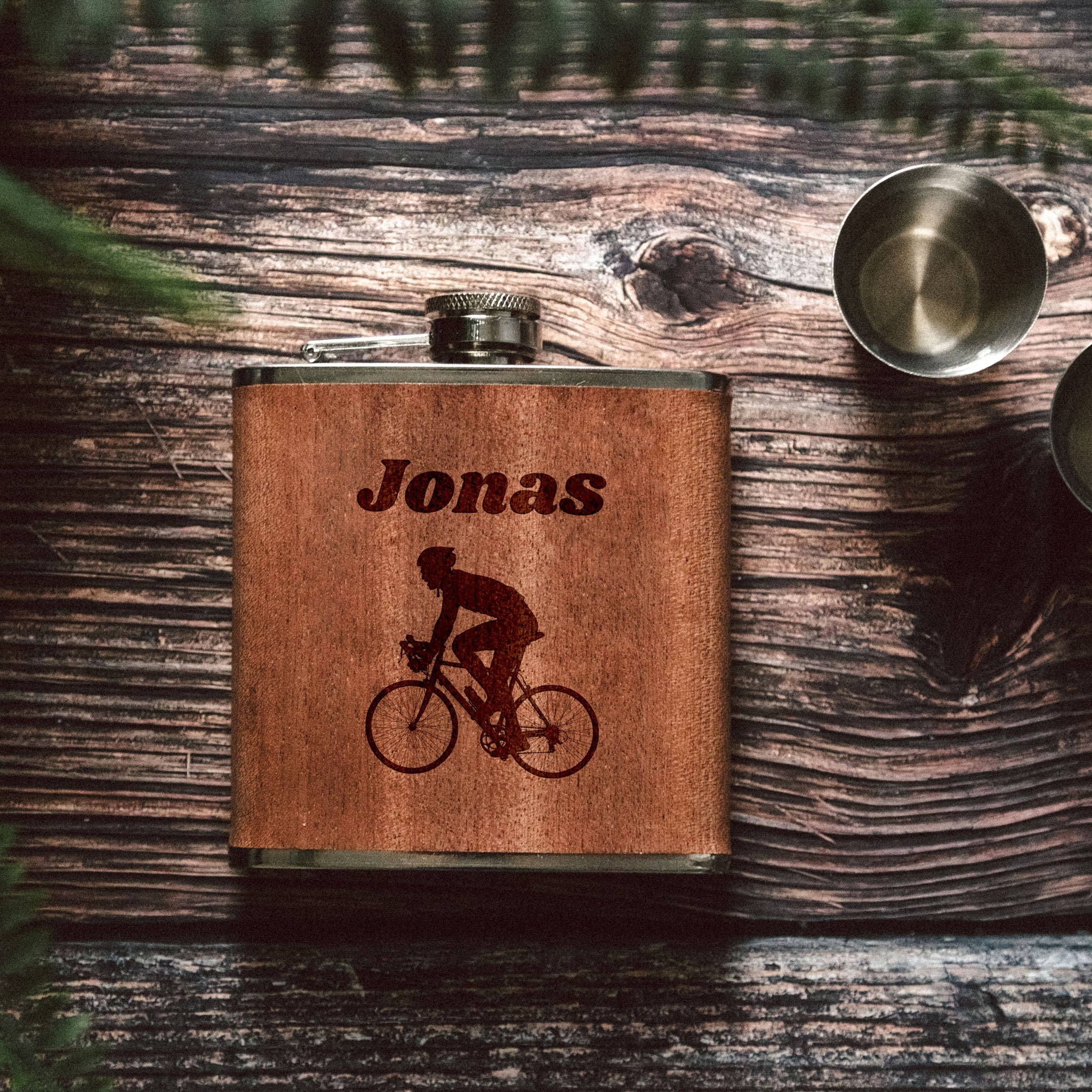 Flachmann personalisiert Holz - Fahrrad Fahrer - Abenteuernah
