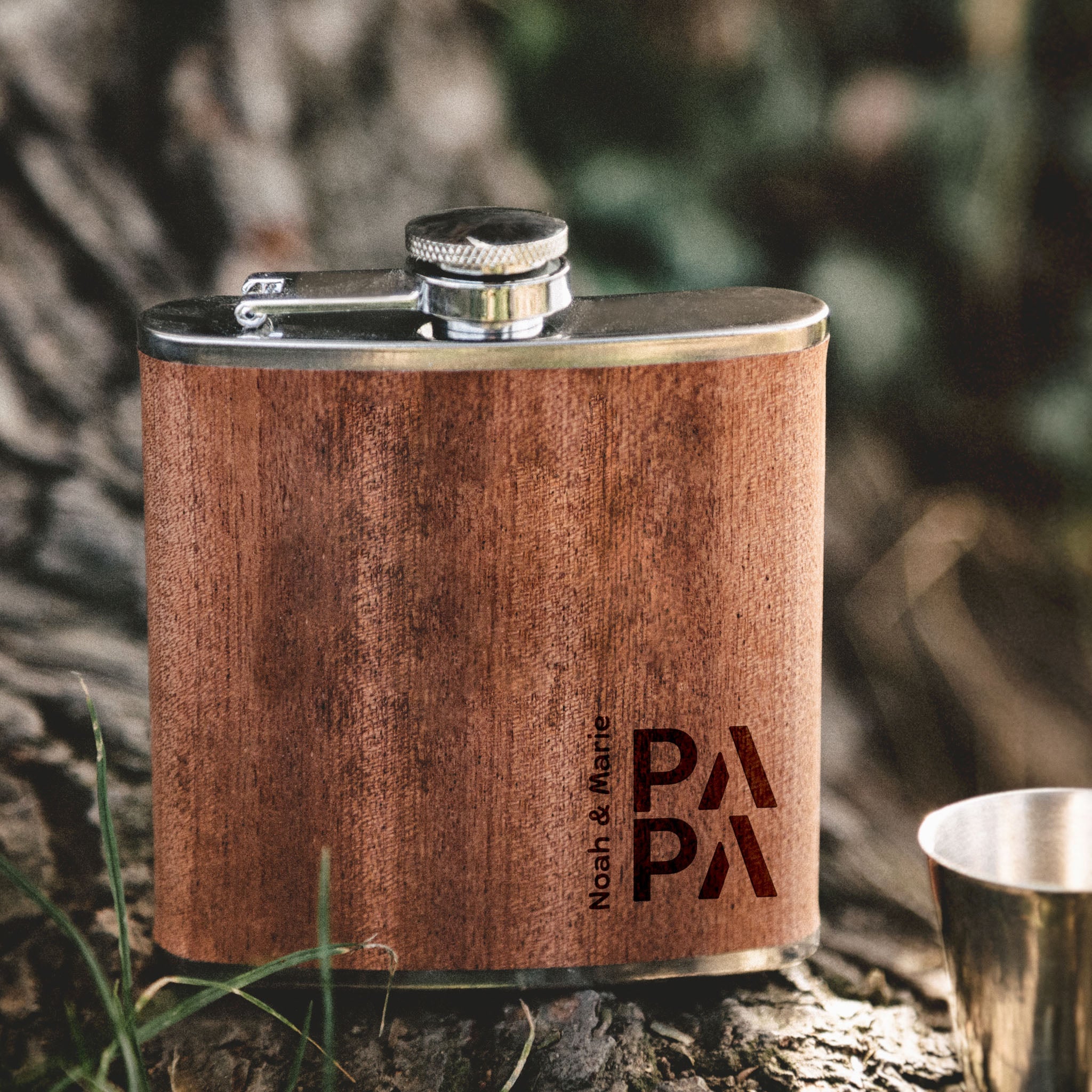Flachmann personalisiert Holz - Papa Namen - Abenteuernah