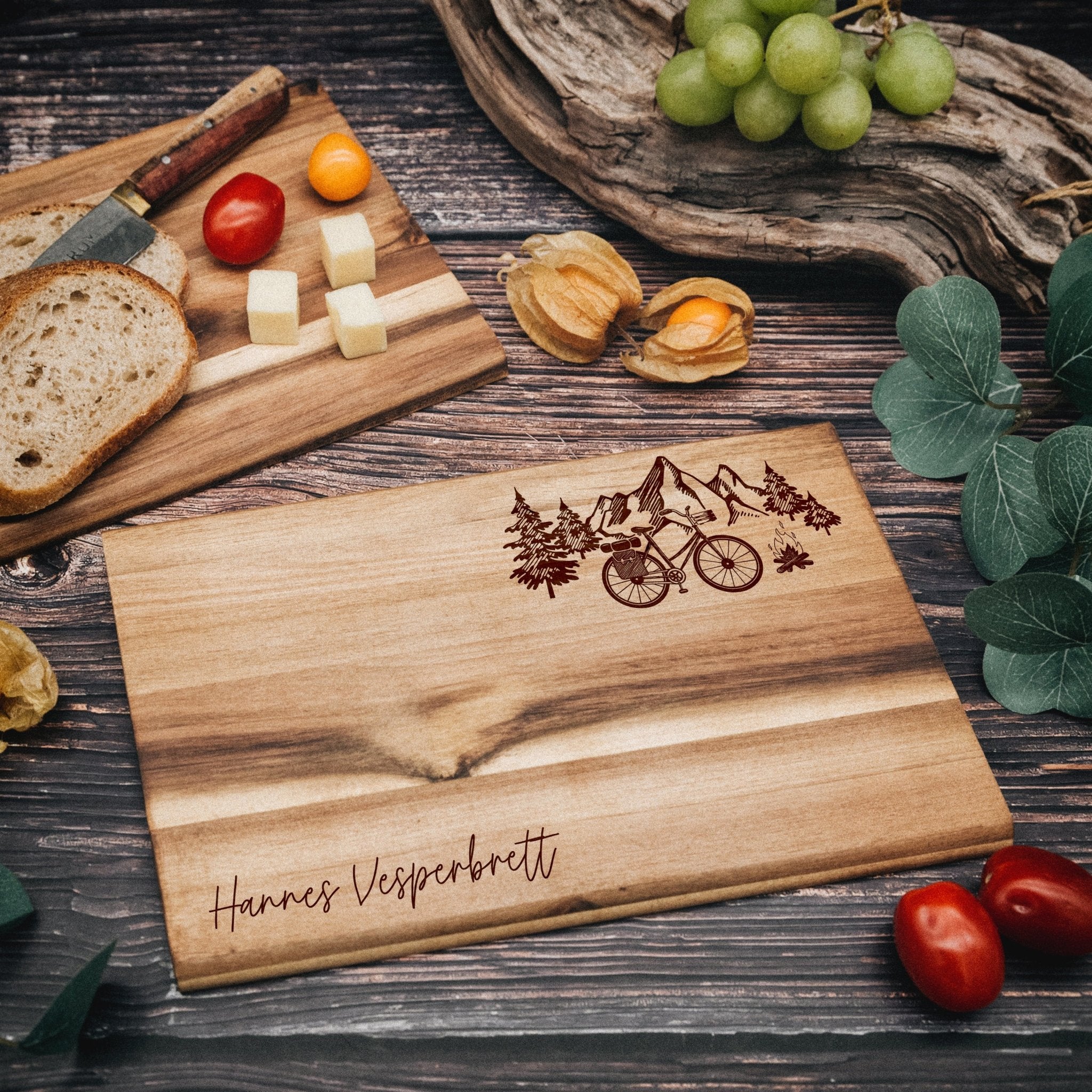Frühstücksbrett Akazie - Camper, Fahrrad, Hund - Abenteuernah