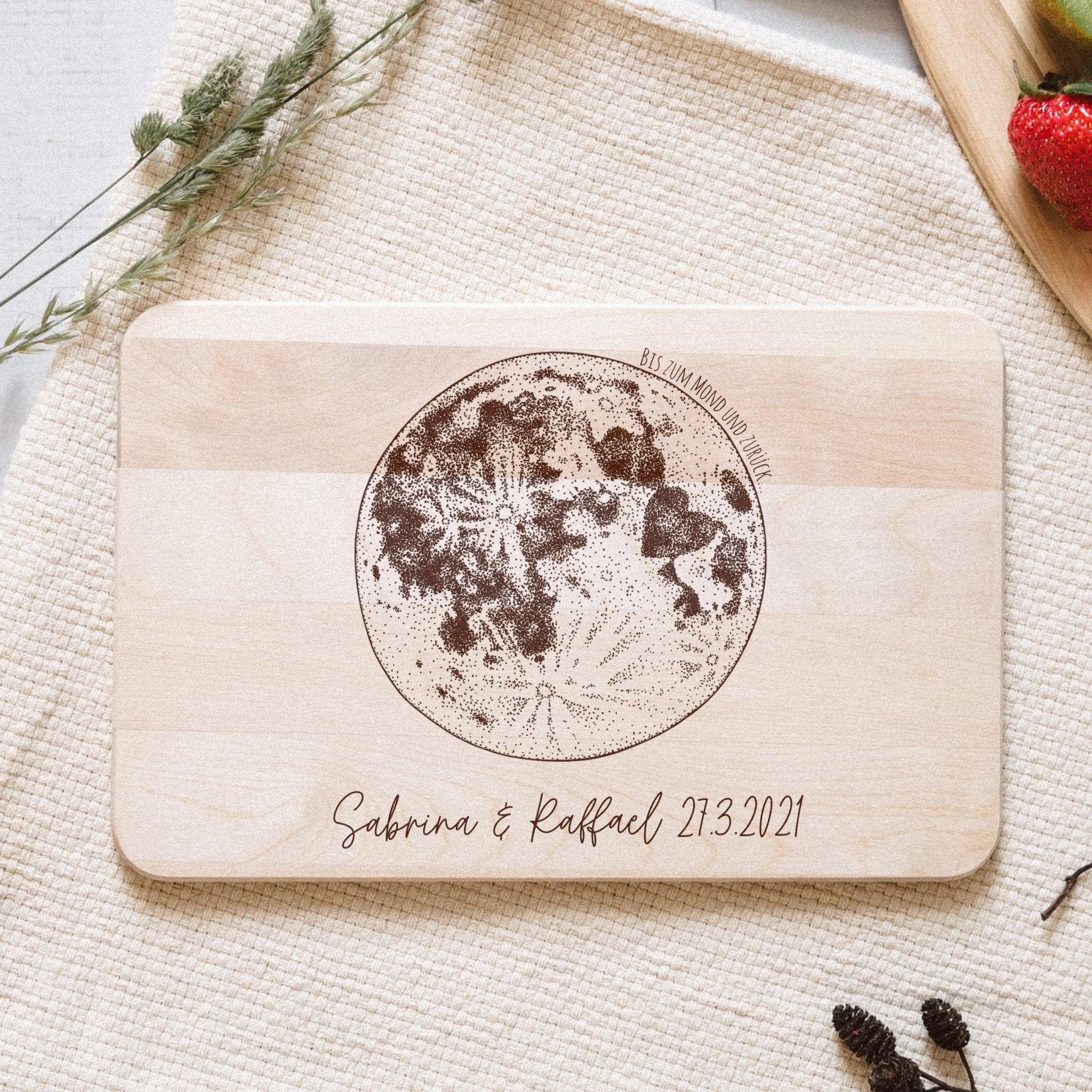 Frühstücksbrett Holz - Bis zum Mond und zurück - Abenteuernah