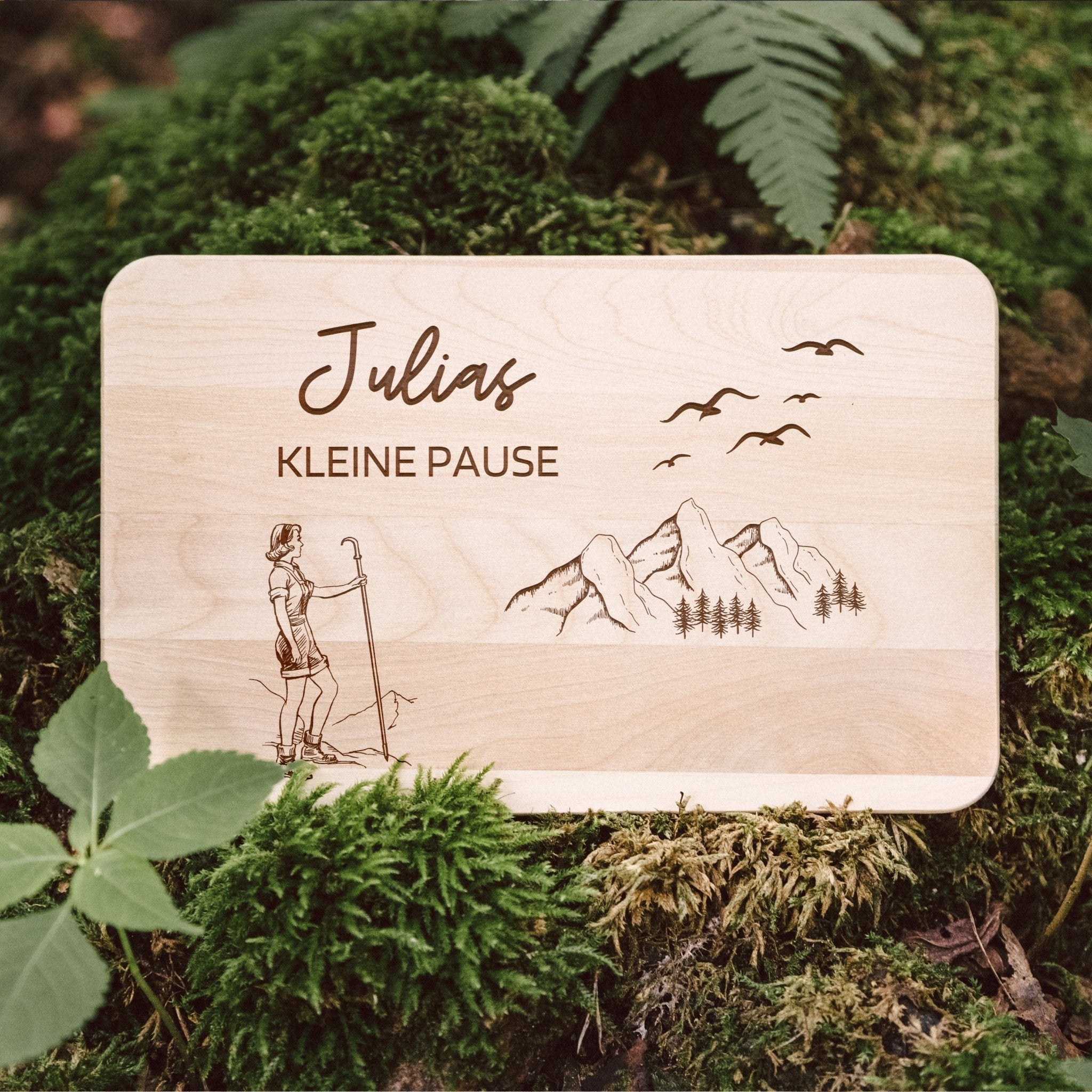 Frühstücksbrett Holz - Wanderin Kleine Pause - Abenteuernah