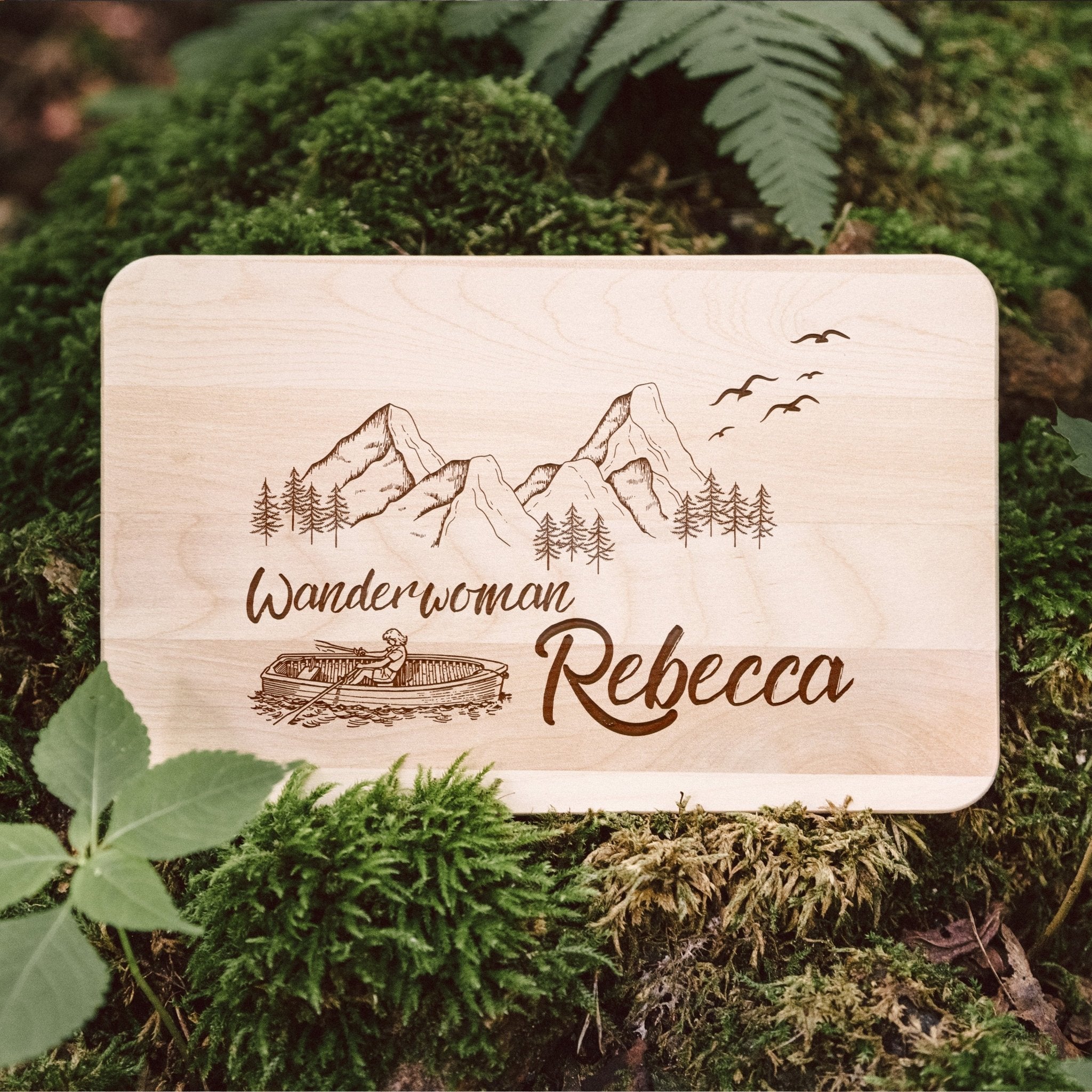 Frühstücksbrett Holz - Wanderwoman Boot - Abenteuernah