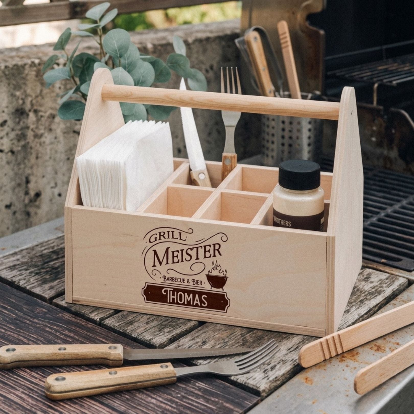 Grill - Caddy aus Holz - Grillmeister Vintage Wunschname - Abenteuernah