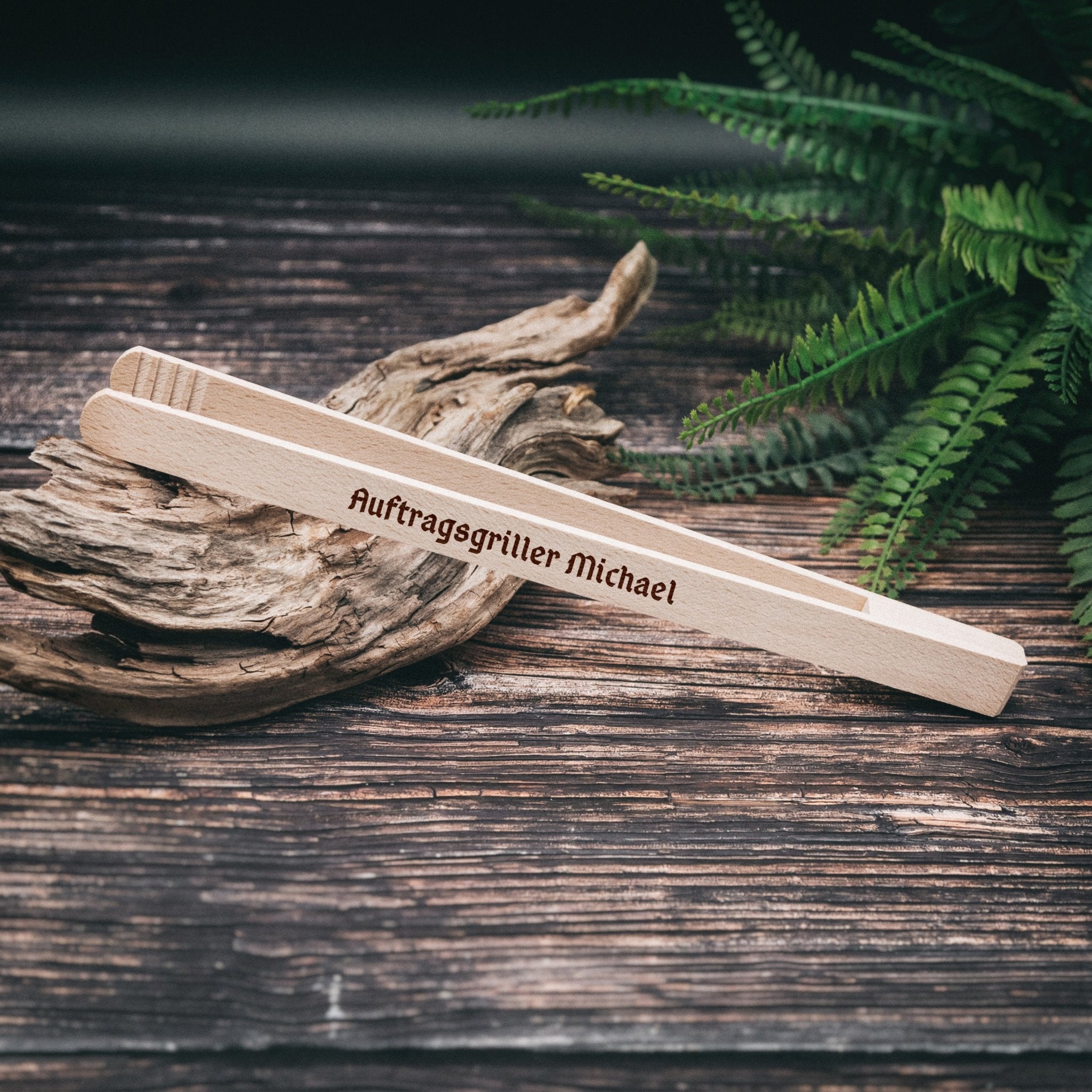 Grillzange aus Holz - Auftragsgriller - Abenteuernah