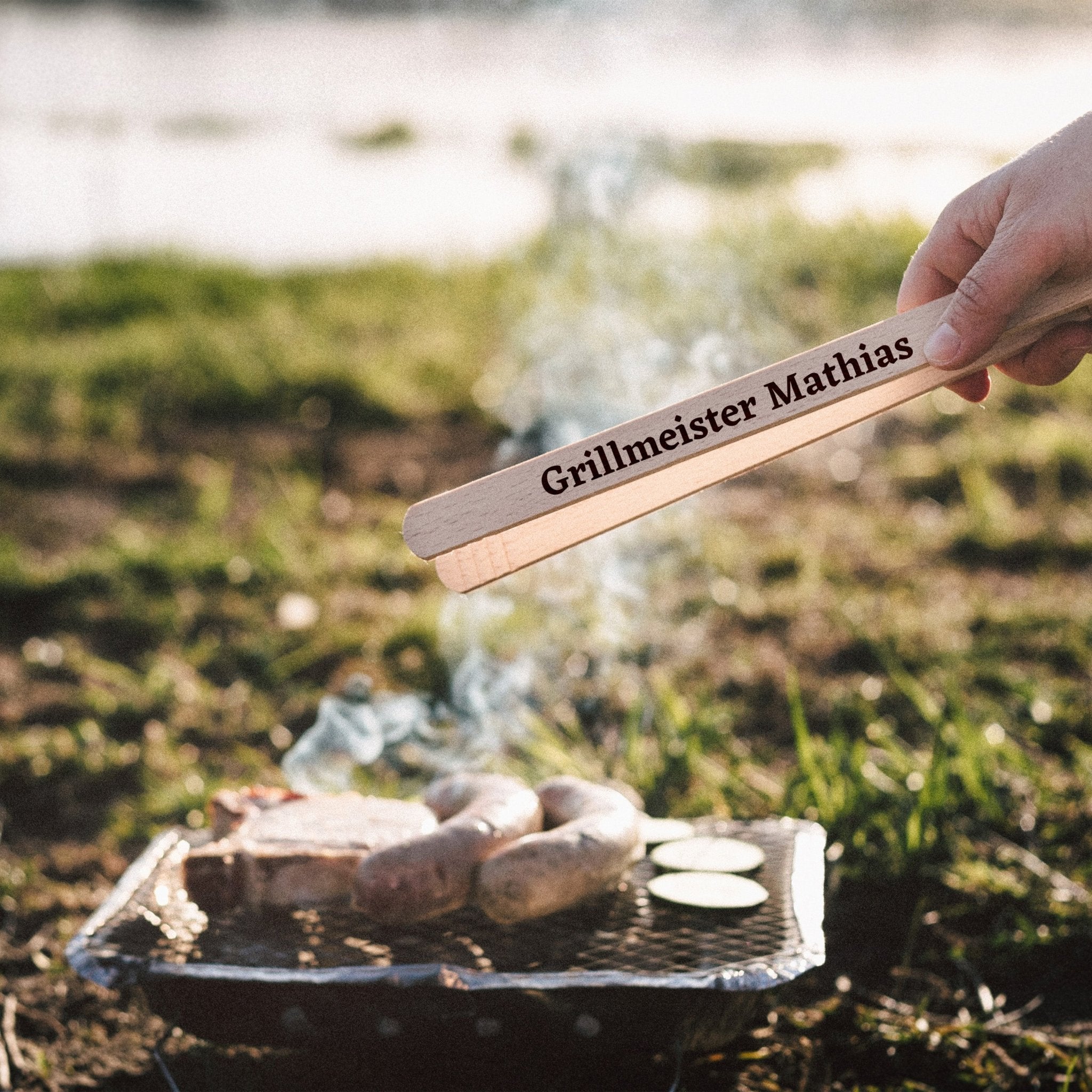 Grillzange aus Holz - Grillmeister - Abenteuernah