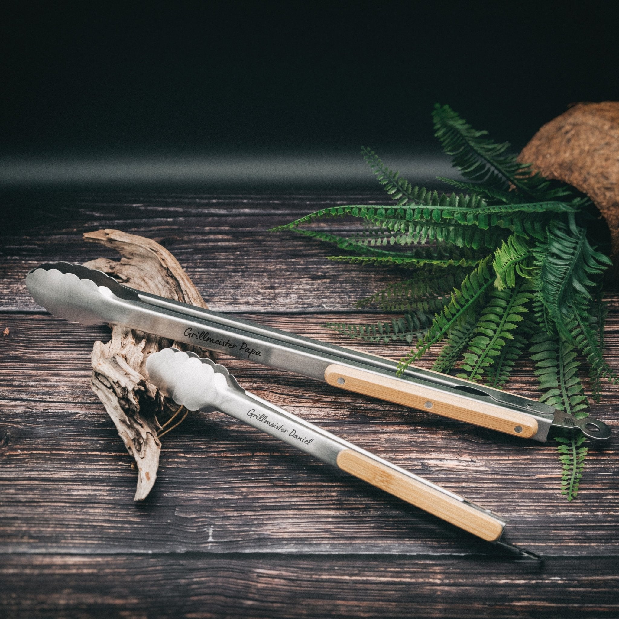 Grillzange Edelstahl mit Holzgriff - Grillmeister - Abenteuernah