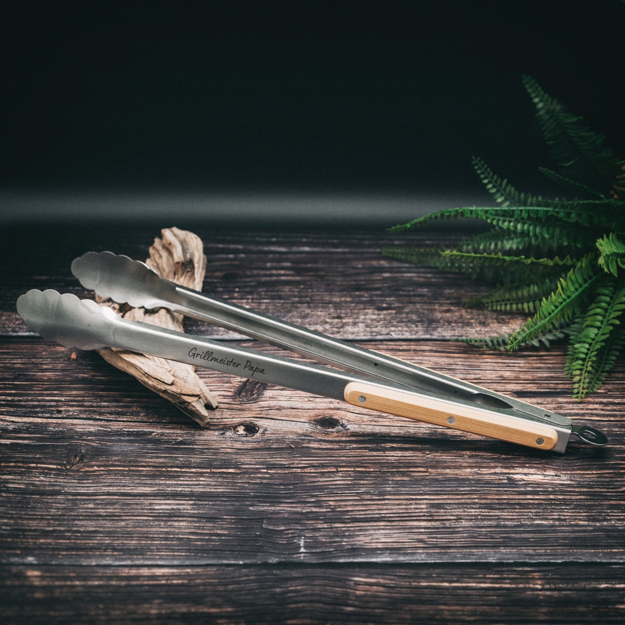Grillzange Edelstahl mit Holzgriff - Grillmeister - Abenteuernah