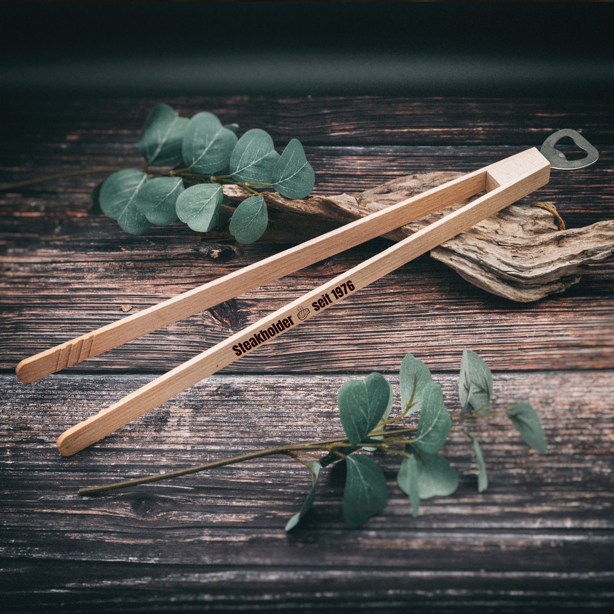 Grillzange mit Flaschenöffner - Steakholder seit - Abenteuernah