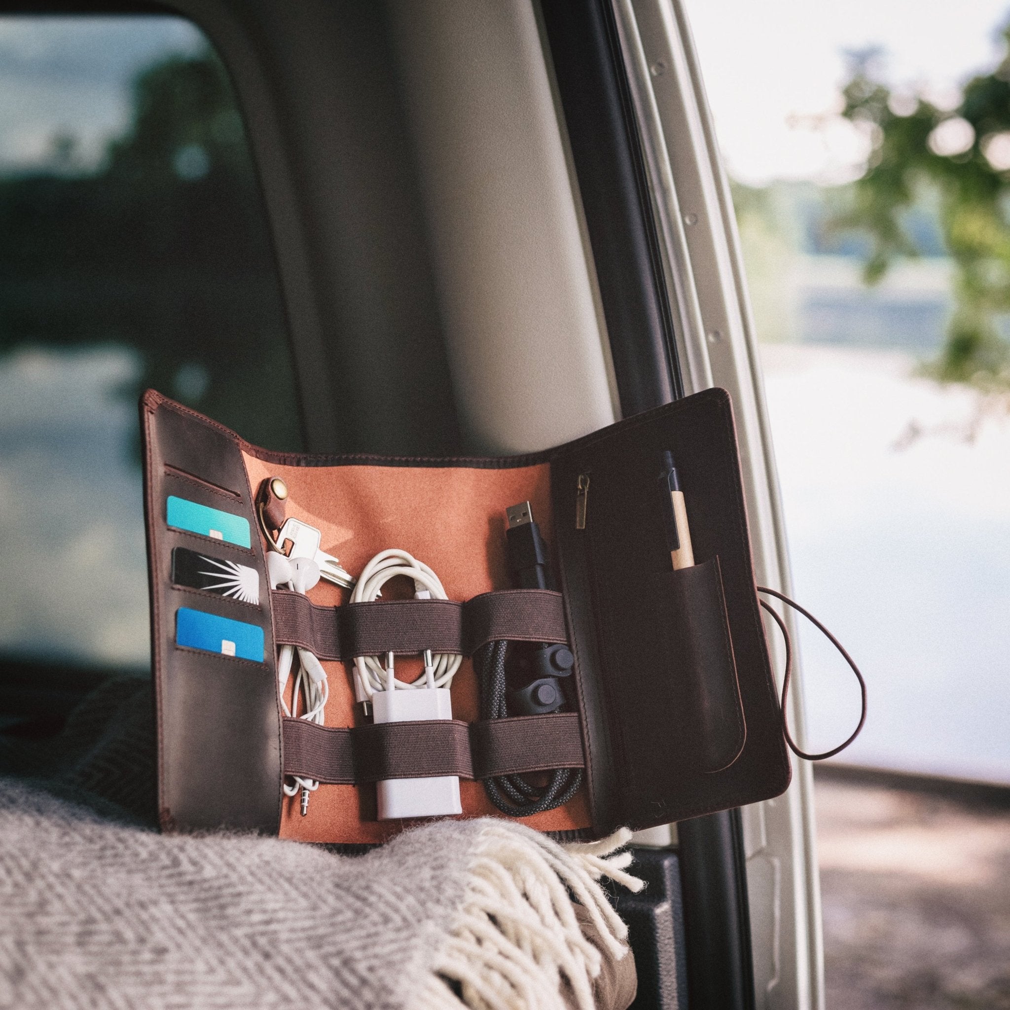 Kabelorganizer aus echtem Leder - Wunschname - Abenteuernah