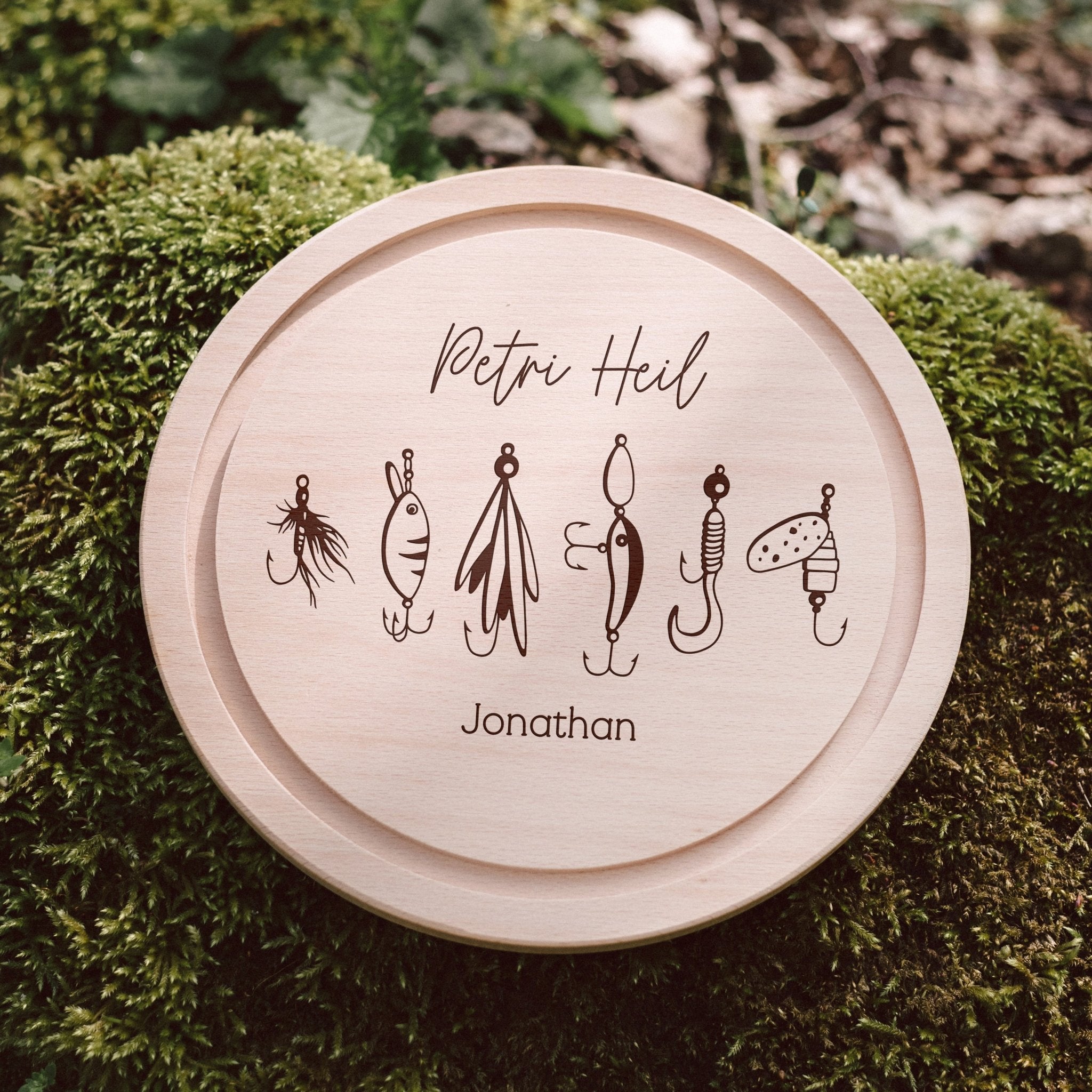Rundes Holzbrett - Angelköder - Abenteuernah