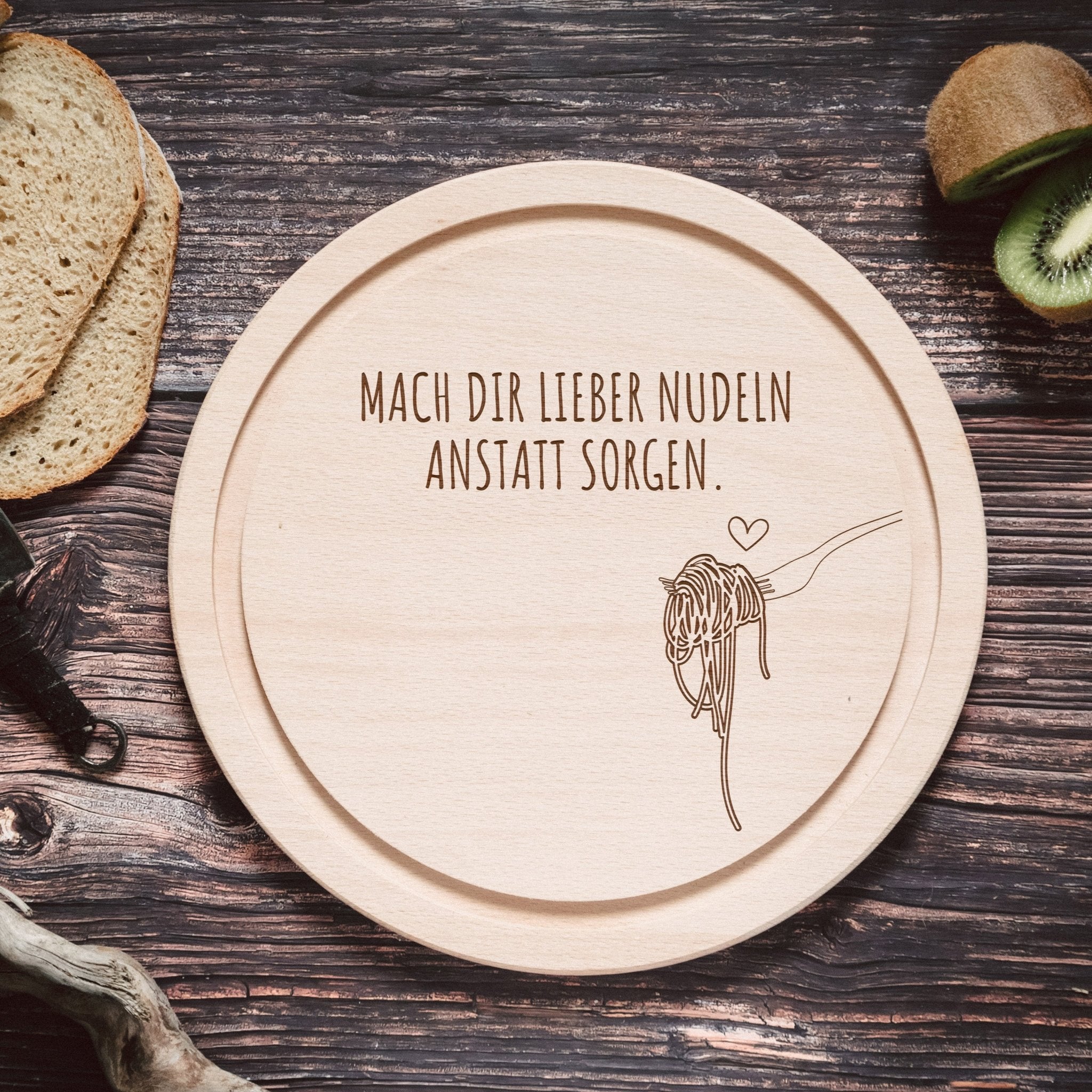 Rundes Holzbrett - Nudeln statt Sorgen - Abenteuernah