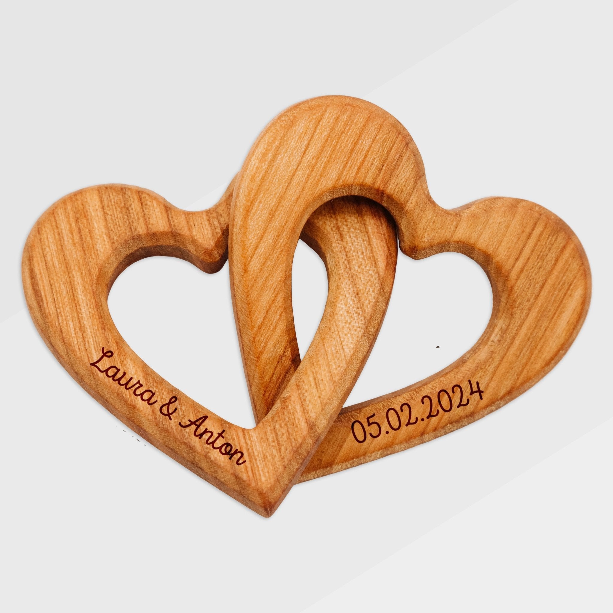 Verschlungene Herzen aus Holz - Abenteuernah