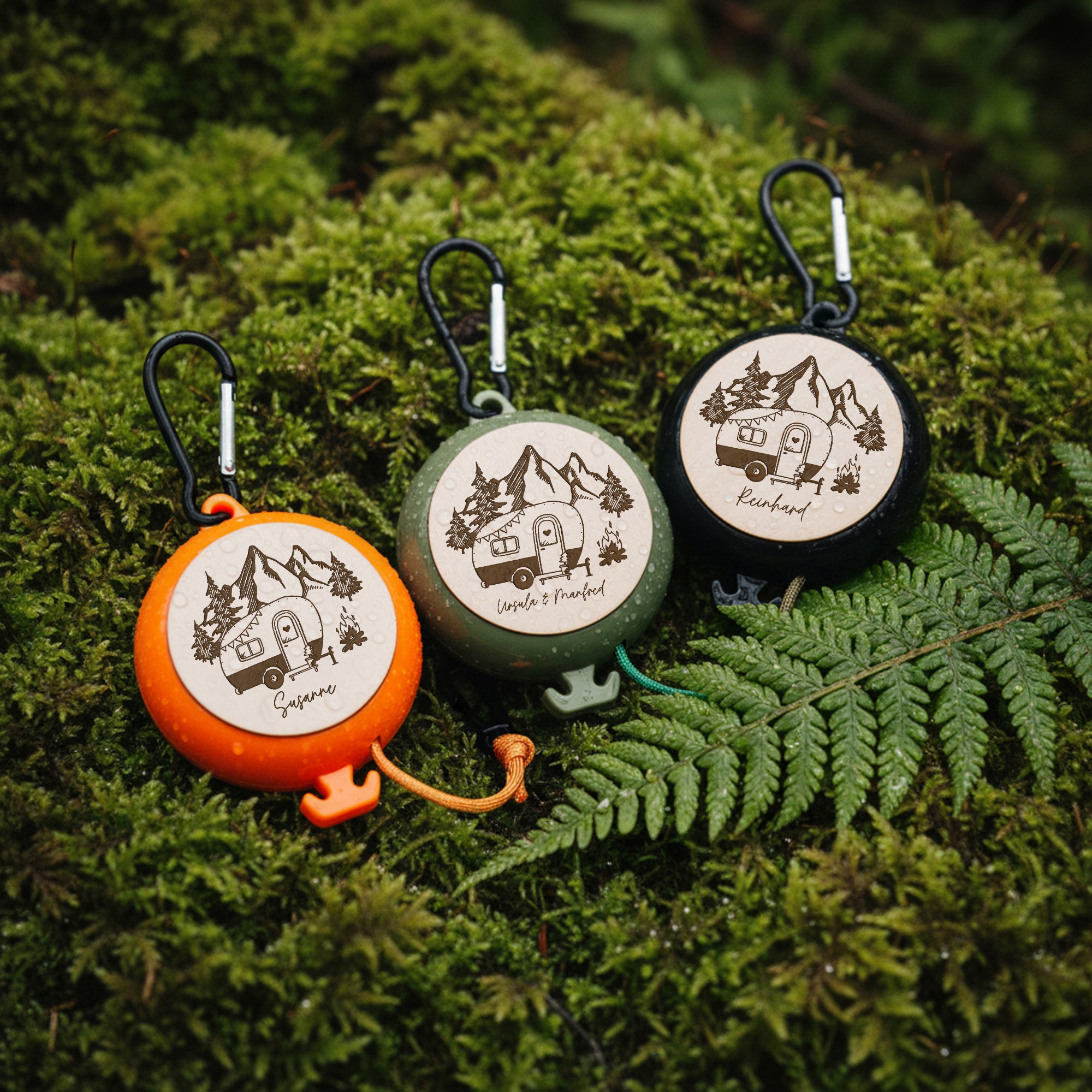 Ausziehbare Wäscheleine mit Campingmotiv