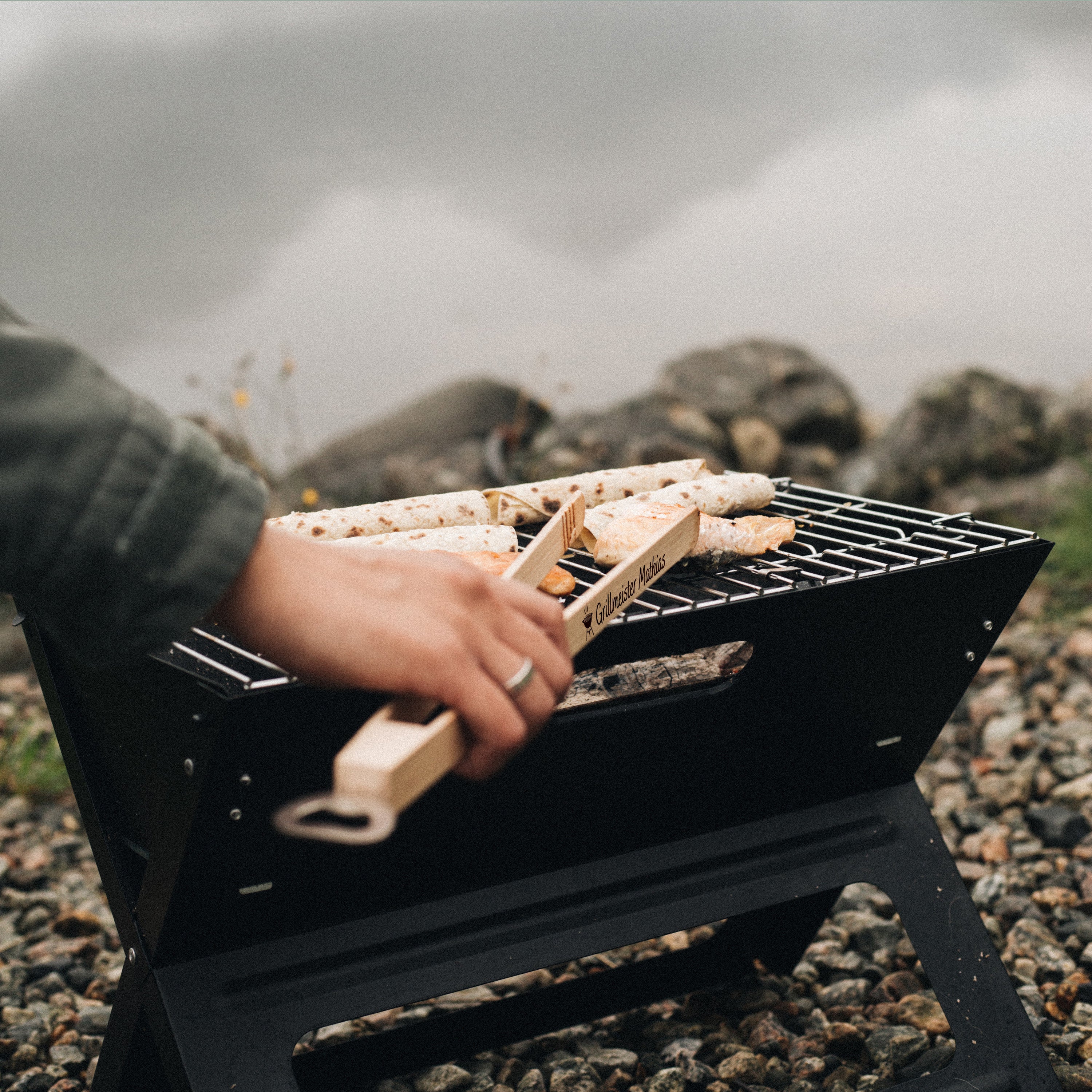 Grillzange mit Flaschenöffner - Grillmeister