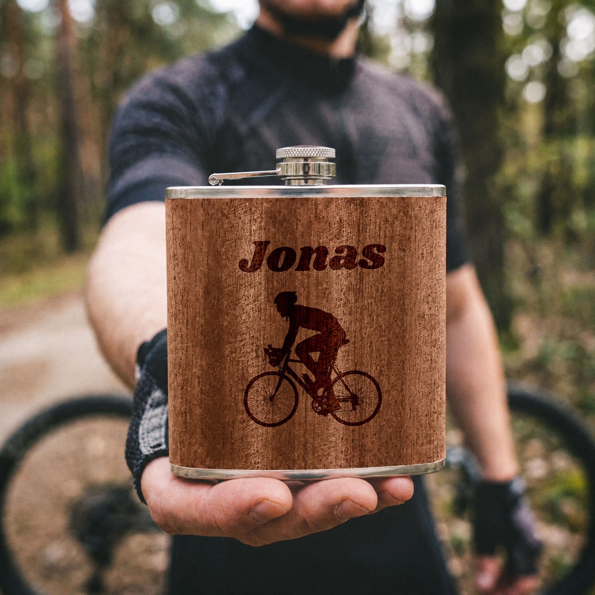 Flachmann personalisiert Holz - Fahrrad Fahrer - Abenteuernah
