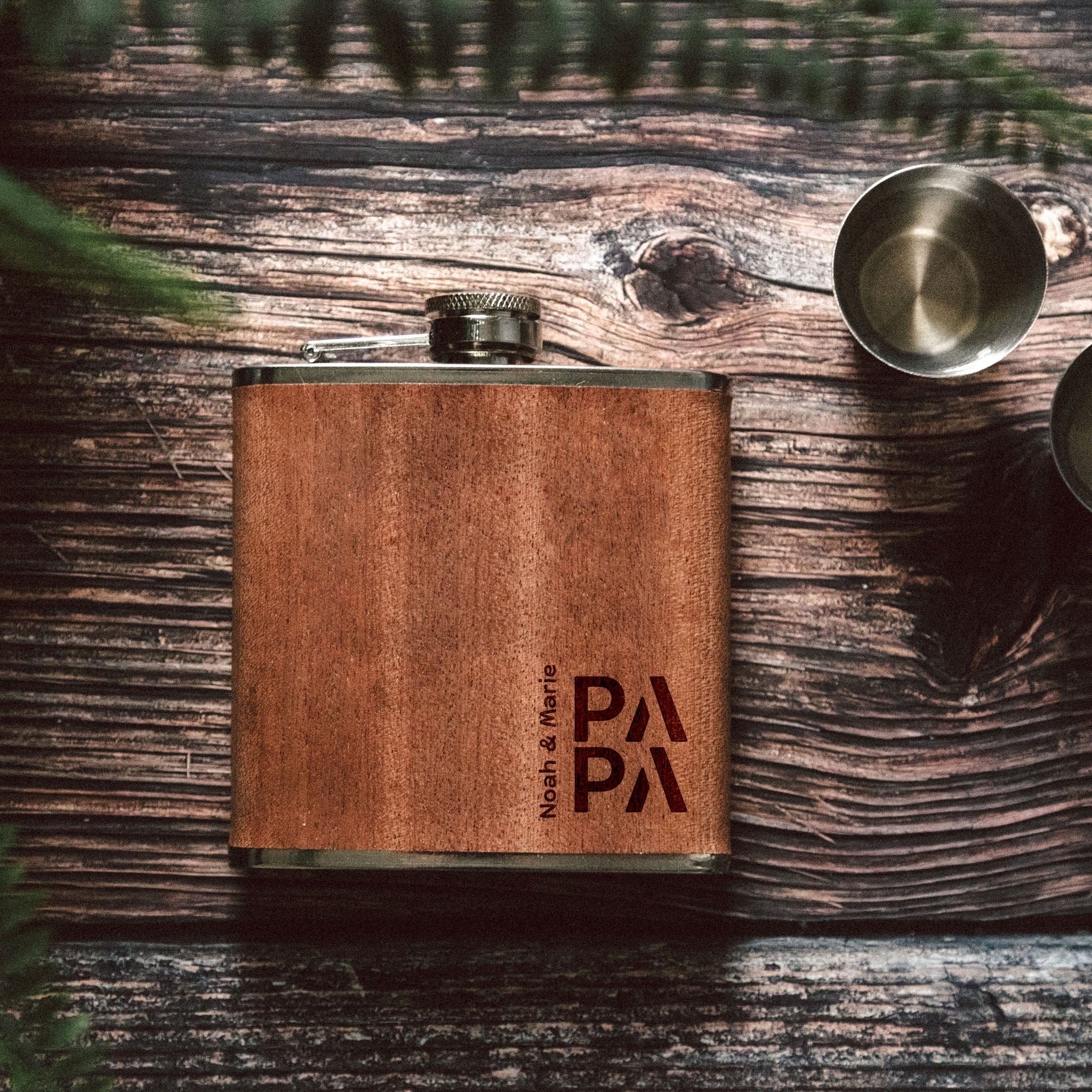Flachmann personalisiert Holz - Papa Namen - Abenteuernah