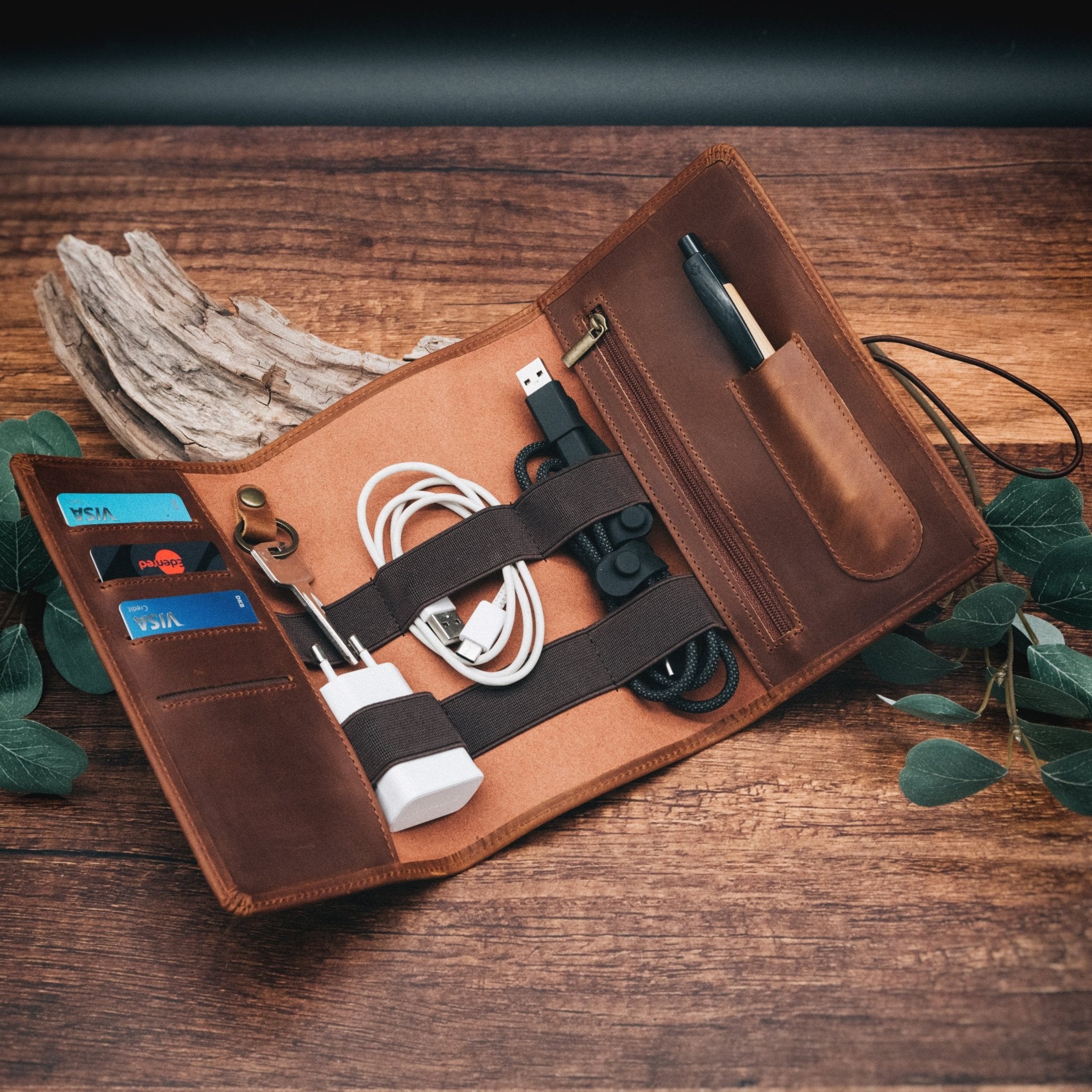 Kabelorganizer aus echtem Leder - Vintage Travel + Wunschname - Abenteuernah