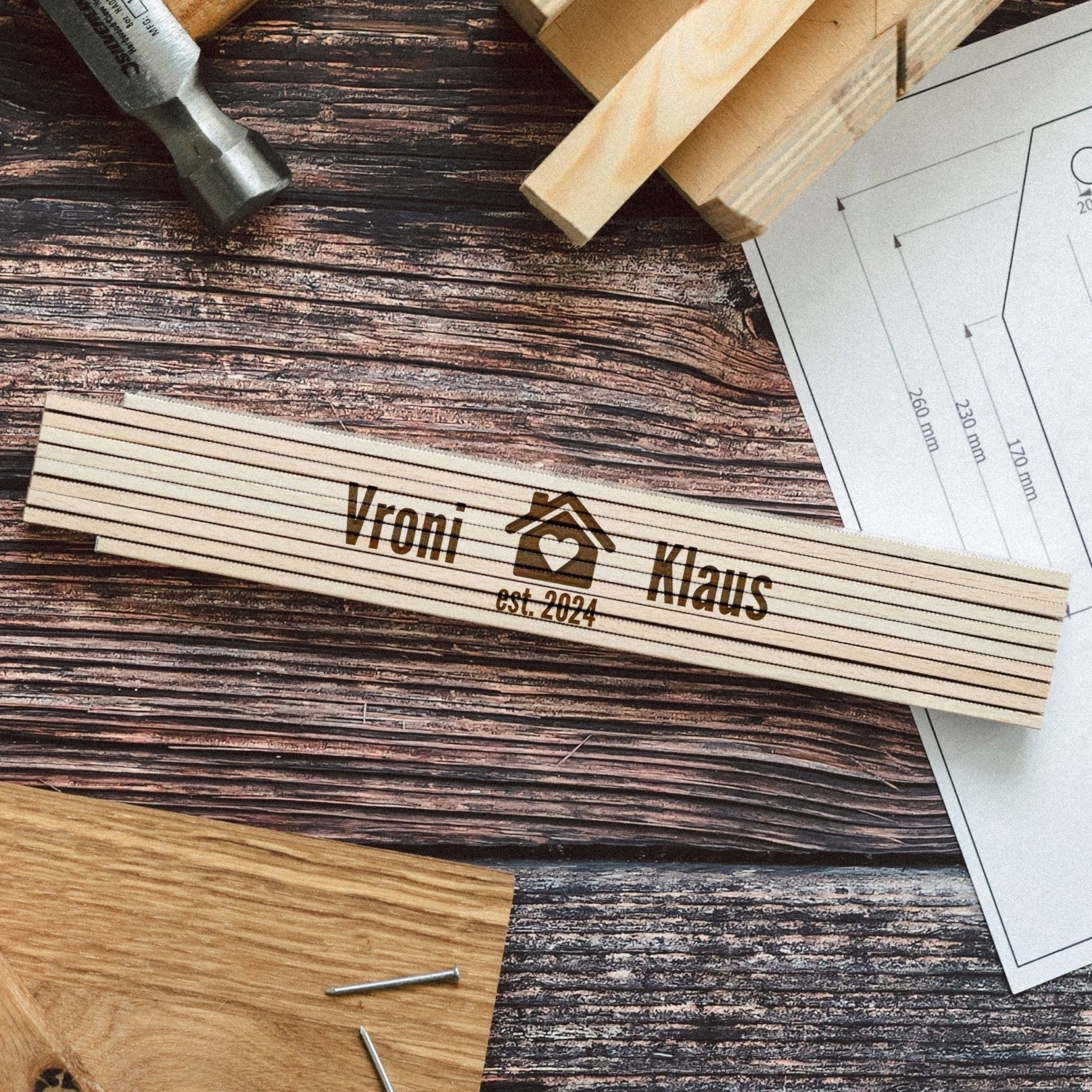 Zollstock personalisiert - Haus und Namen - Abenteuernah