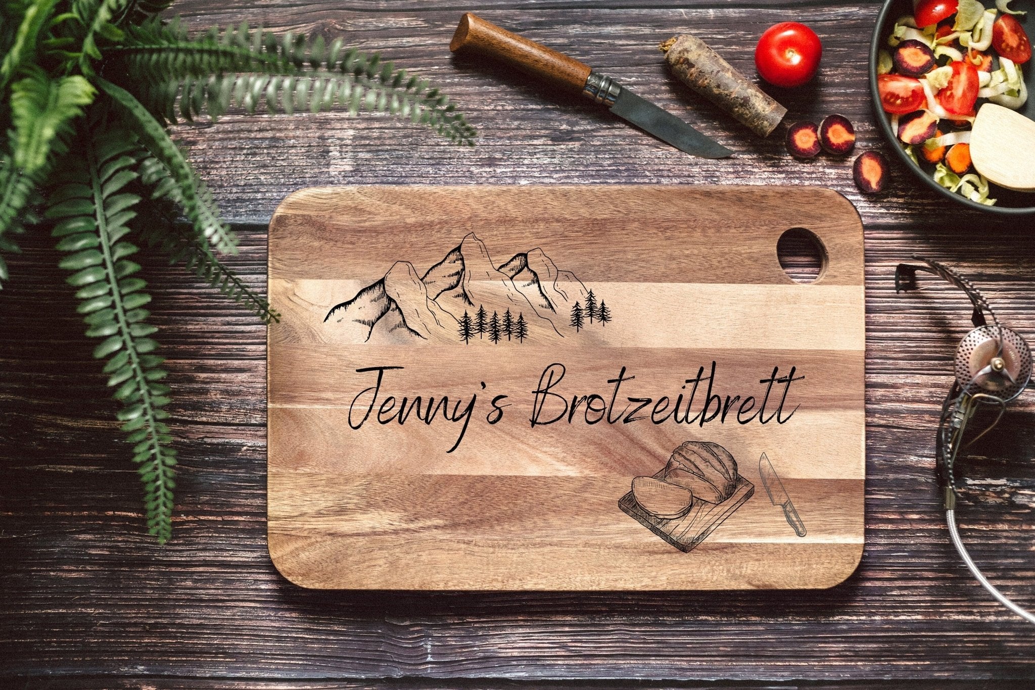 Akazienbrett mit Loch - Brotzeitbrett Berge - Abenteuernah