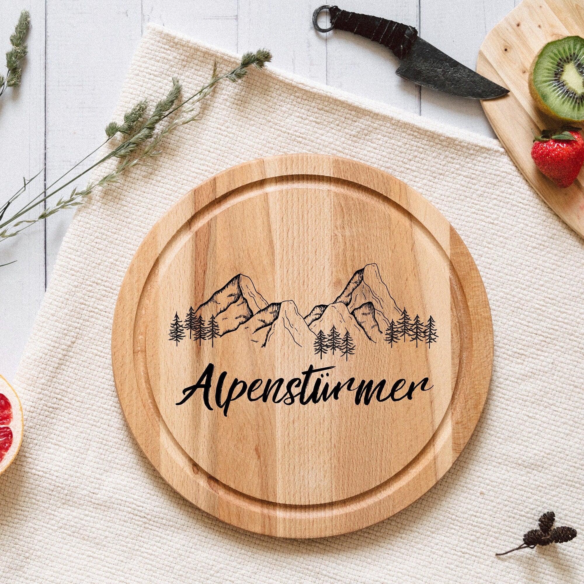 Alpenstürmer, Holzbrett mit Gravur, Wandern Geschenk, Bergliebe, Brotzeitbrett Berge, Holzbrett Berge - abenteuernah