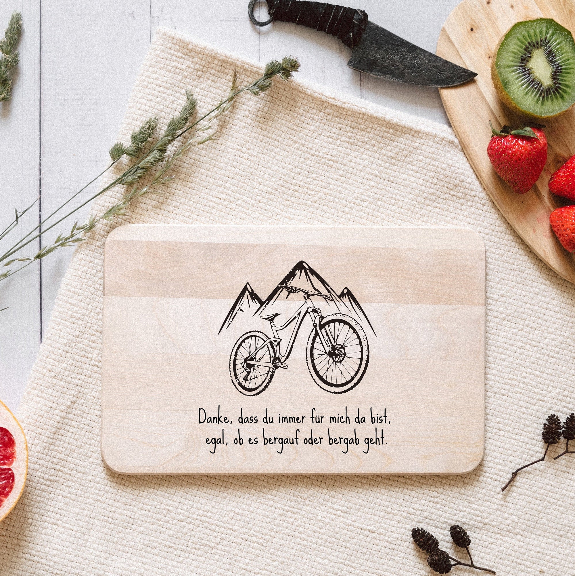 Frühstücksbrett, Fahrrad Geschenk, Geschenke für Männer, Brettchen personalisiert, Holzbrett personalisiert, Danke Geschenk - abenteuernah