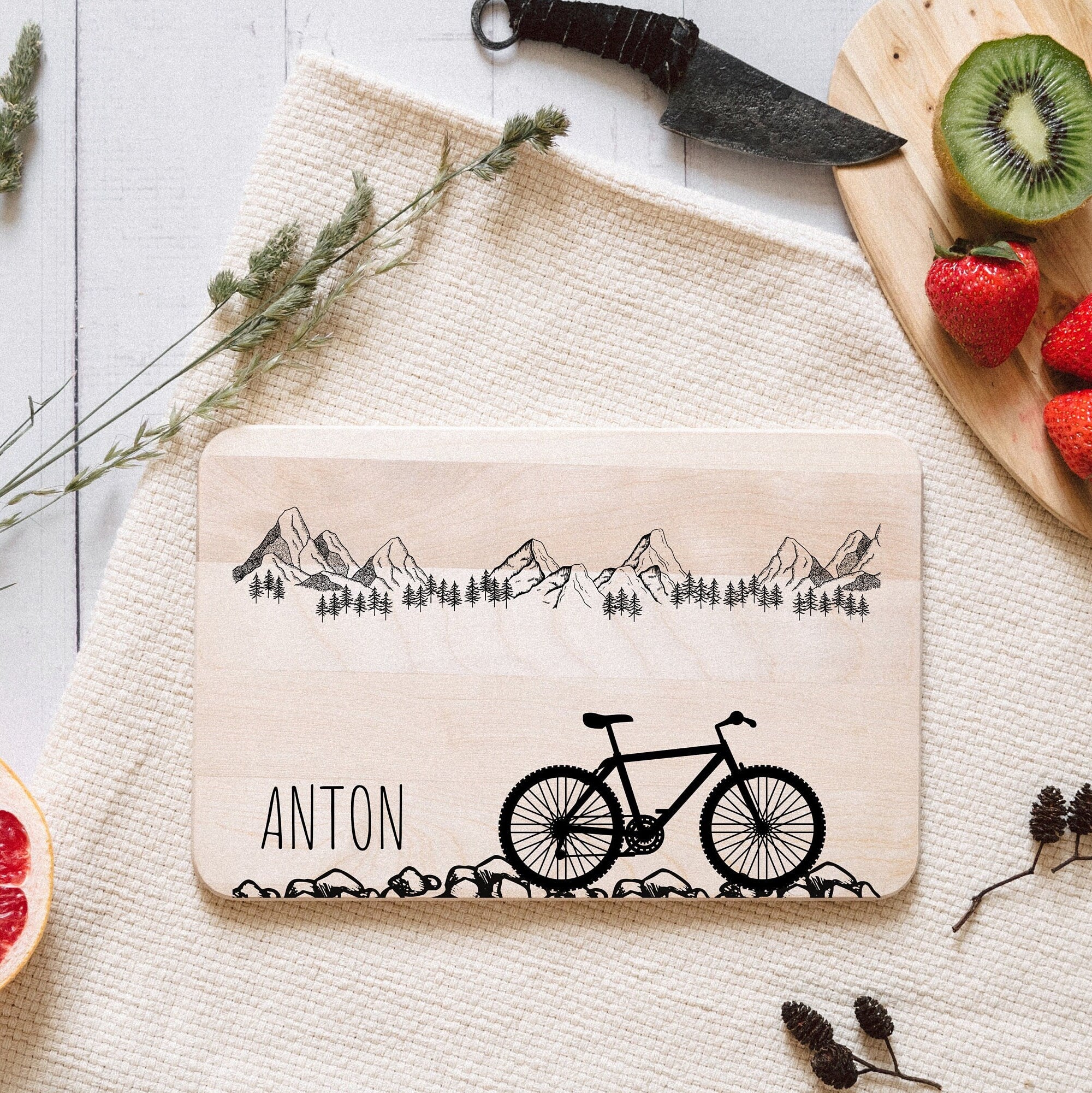 Fahrrad Geschenk, Frühstücksbrett personalisiert, Geschenke für Männer, Brettchen personalisiert, Holzbrett personalisiert - abenteuernah