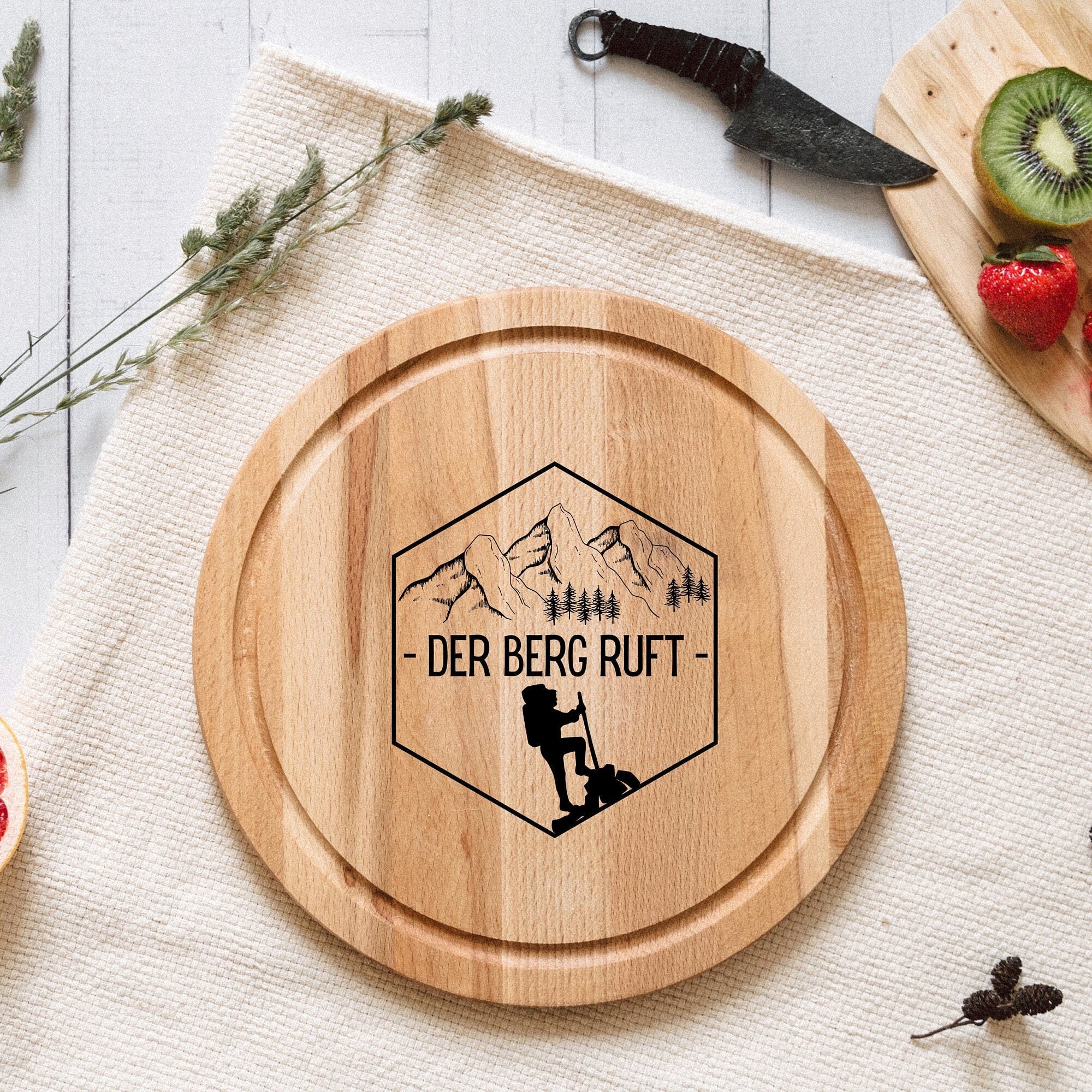 Frühstücksbrett personalisiert, Brotzeitbrett, Geschenke für Opa, Frühstücksbrett, Männer Geschenke, Der Berg Ruft - abenteuernah